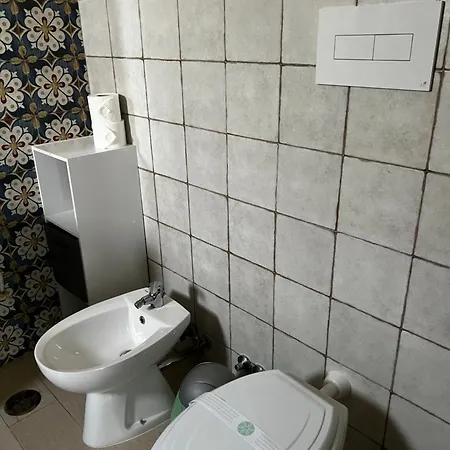 Amaretrani 4* טרני