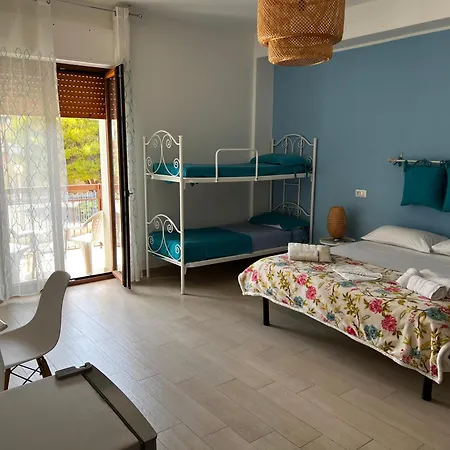 Amaretrani 4* טרני